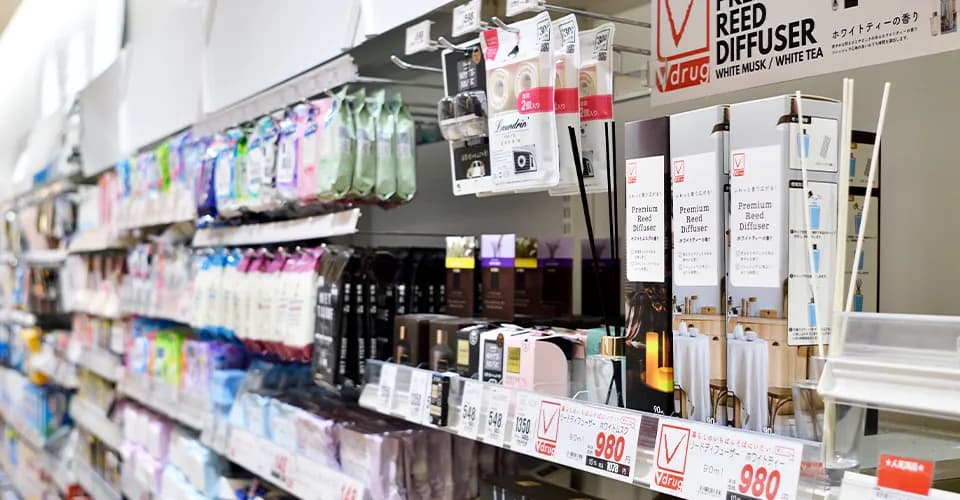 ドラッグストアの生活用品売場