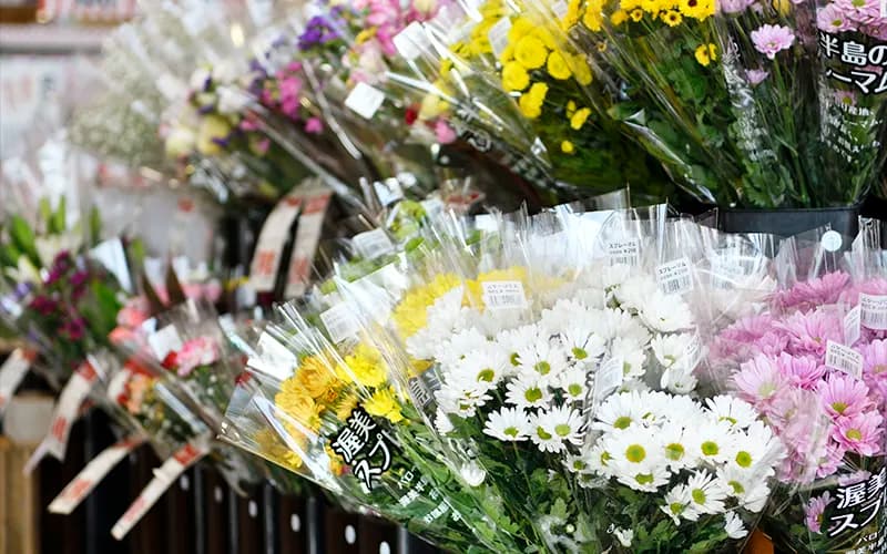 スーパーマーケットの切花売場