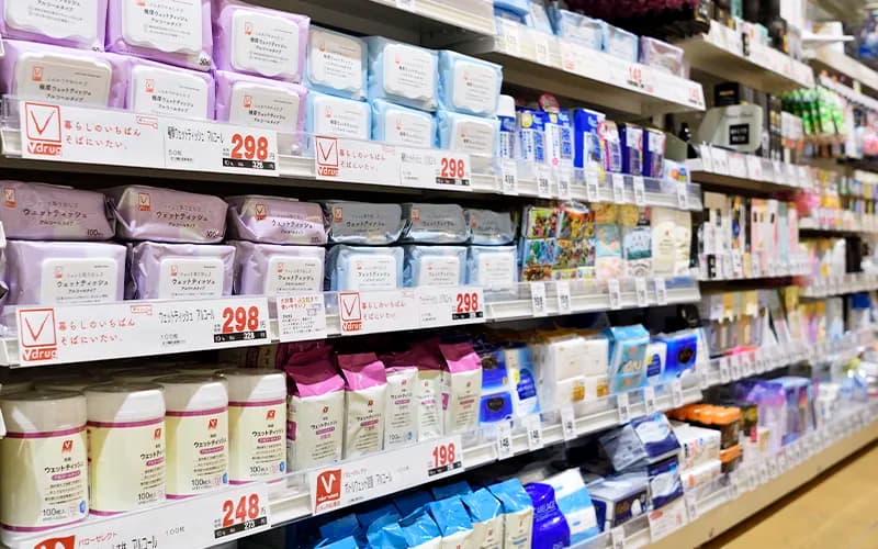 ドラッグストアの生活用品売場